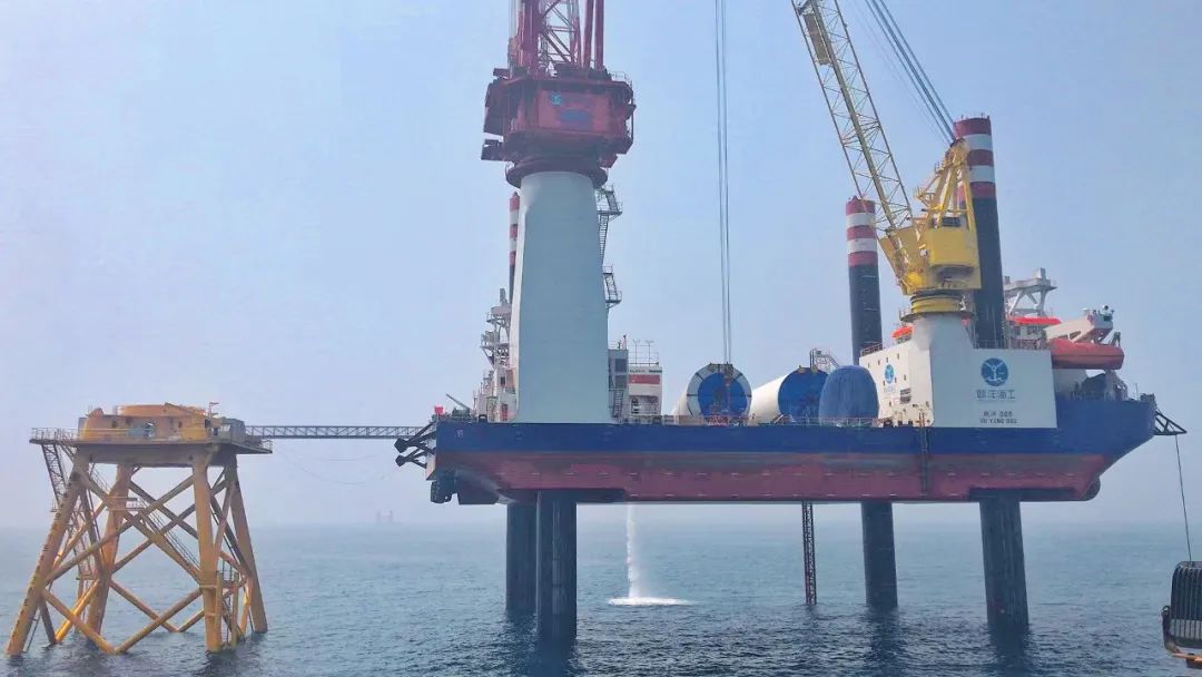 公司承建的陽江青洲項(xiàng)目首套塔筒成功吊裝